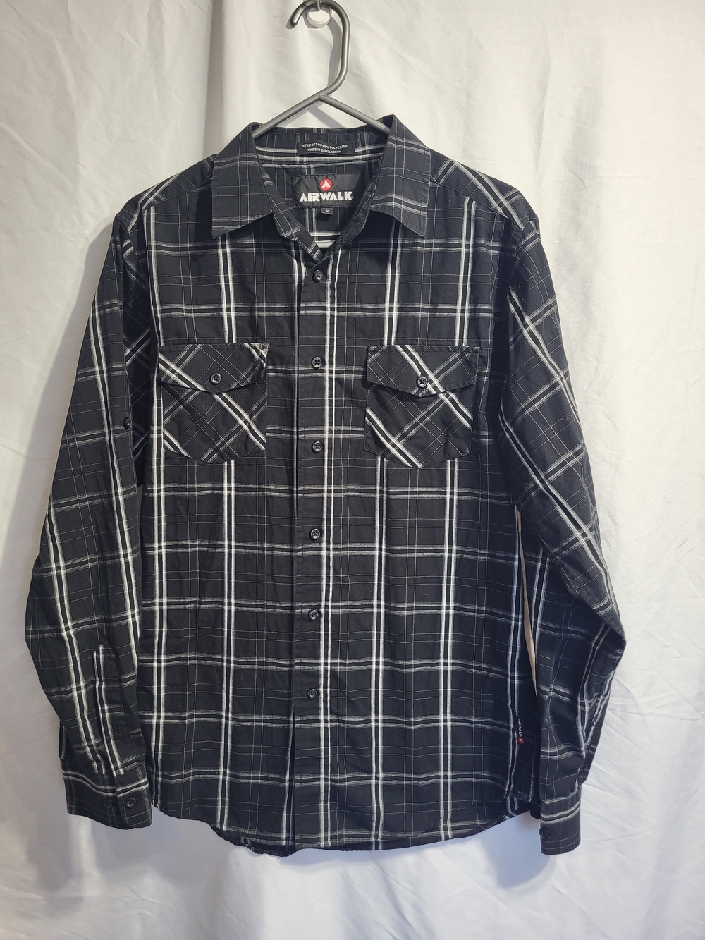 Airwalk Men’s Black Plaid Button-Up Shirt, Size Medium